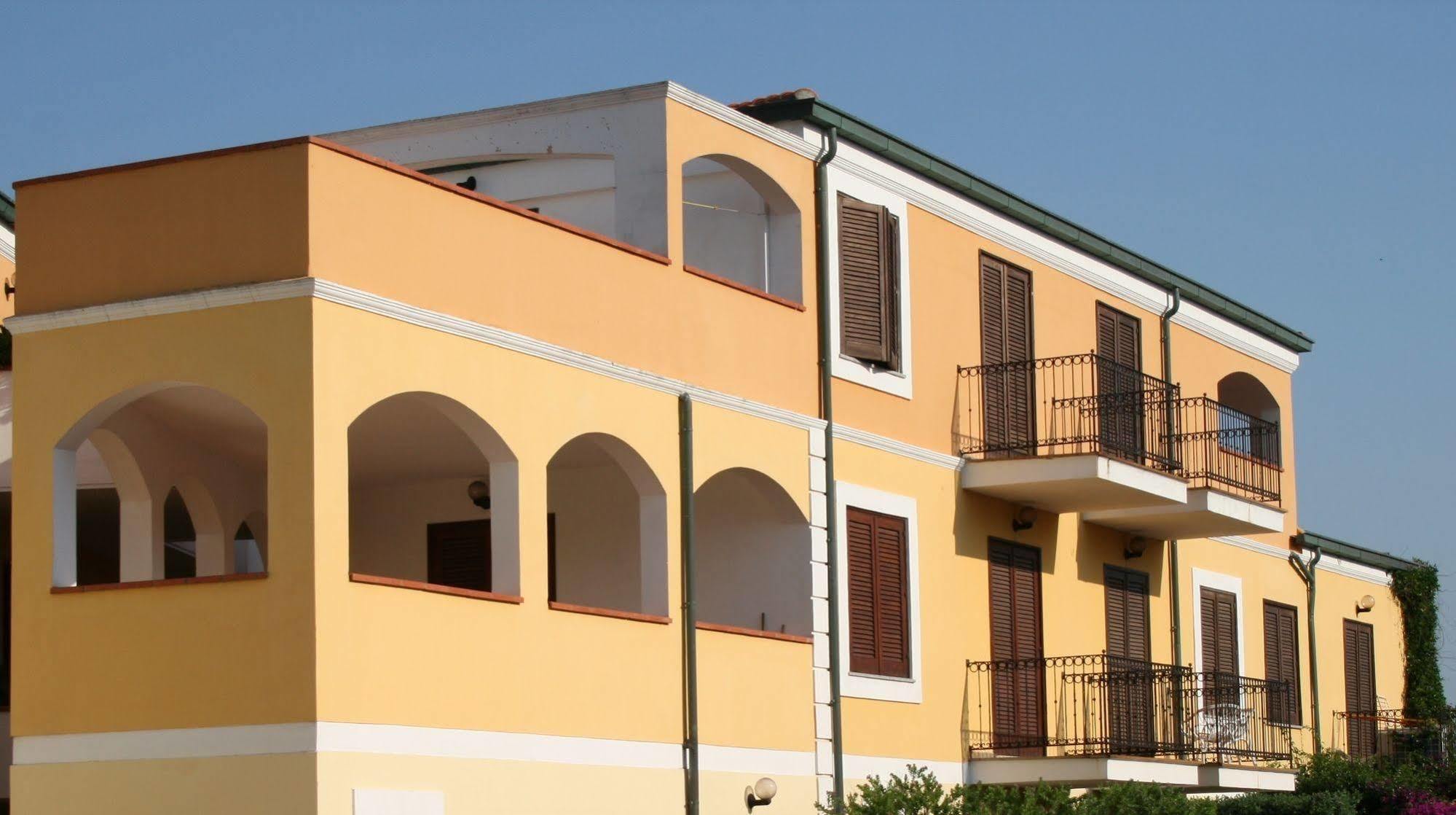 Residence Le Pavoncelle Santa Teresa Gallura Exterior foto
