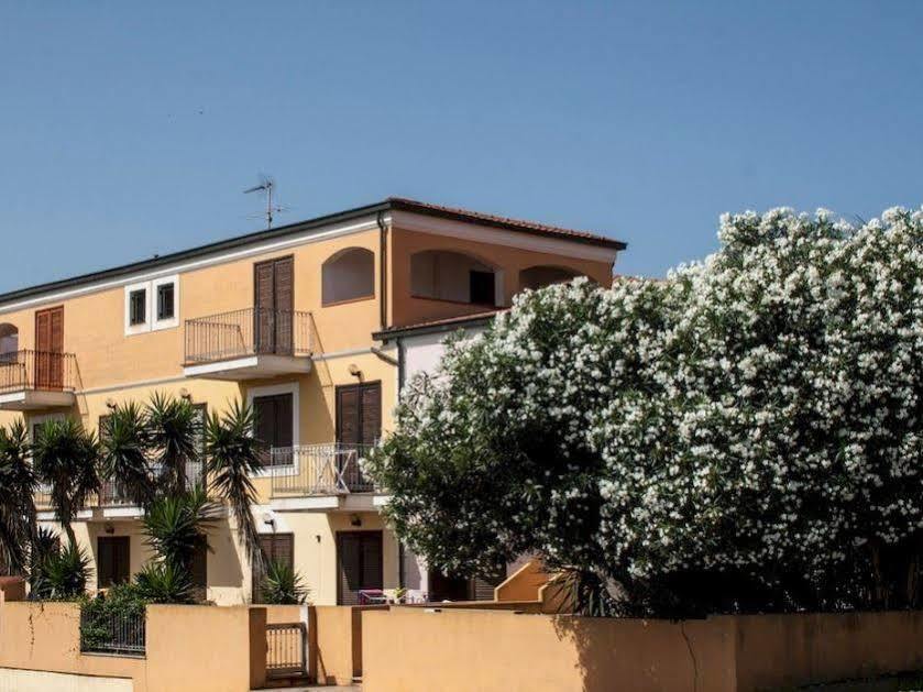 Residence Le Pavoncelle Santa Teresa Gallura Exterior foto
